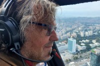 Kusturica godišnjicu premijere filma "Sjećaš li se Doli Bel" proslavio letom iznad Sarajeva
