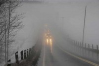 Смањена видљивост због магле, повремени јаки удари вјетра