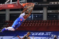 Igokea ide ranjenom lavu