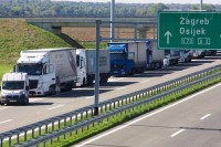 Lani izvoz manji za gotovo devet, a uvoz za 13 odsto