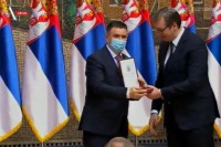 Vučić odlikovao direktora UKC Republike Srpske