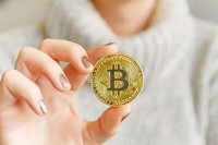 Биткоин на корак до прага од 50.000 долара