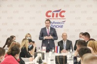 Селак и посланици на састанку са младима