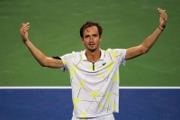 Tim svrgnut, Nadal strepi