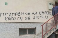 Uvredljivi grafiti na srpskim kućama u Radavi