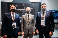 На штанду ТРБ-а на сајму наоружања у Абу Дабију и министар одбране Србије