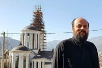 Постављен крст на звоник Саборне цркве у Мостару, завршени грађевински радови