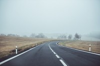 Стање на путевима: Мјестимично влажни коловози, одрони у усјецима
