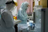 Корона вирус потврђен код још 323 особе у Српској, петоро преминуо