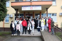 У Угљевику здравствени радници штрајком упозорења траже новац од општине