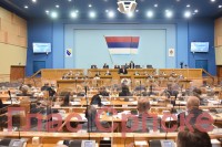 Parlament Srpske usvojio zaključke: Ukinuti visokog predstavnika