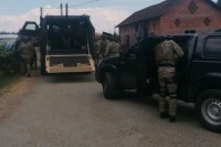 Detalji drame u mjestu Korovi kod Srpca: Pucao na radnike pa se zaključao s bombama u kuću