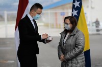 Mađarski ministar Sijarto u posjeti BiH, uručio 40.032 PCR testova