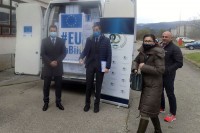 ЕУ донирала 375.000 заштитних рукавица Институту за јавно здравство