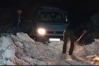 Спашене двије особе заметене у снијегу