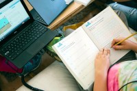 Od sutra svi đaci i studenti prelaze na onlajn nastavu