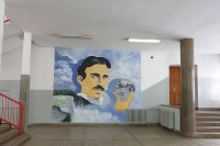  Мурал Николе Тесле краси хол Средњошколског центра на Палама