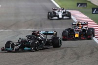 Hamilton slavio na startu nove sozone F1