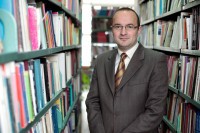 Vladimir Pavićević, direktor Društva za istraživanje politike i političke teorije: DPS želi da politički profitira na Srebrenici