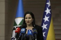 Karić odgovorila Ćosiću: Nema promjene tabli dok sam ja na čelu Sarajeva