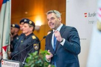 Nehamer počinje posjetu zapadnom Balkanu: Ilegalne  migrante vraćati u zemlje porijekla