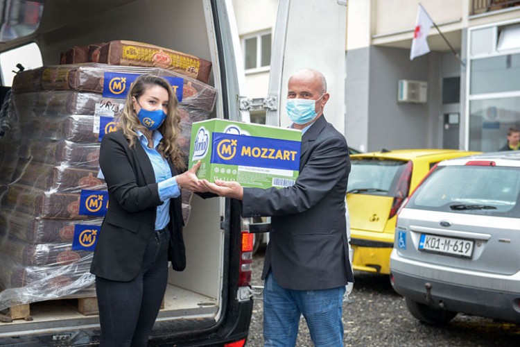 Kompanija Mozzart donirala osnovne prehrambene namirnice ugroženim Prijedorčanima
