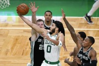 Tejtum sa 60 poena vodio Boston do preokreta protiv Sparsa