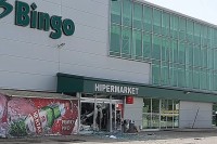 Nakon eksplozije na ulazu u tržni centar u Modriči: Policija traga za pljačkašima bankomata