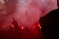 Navijači Mančestera uletjeli na stadion i bakljama gađali vlasnike
