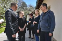 Ministar Lučić posjetio srpsku porodicu Kovačić iz Livna
