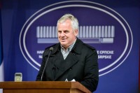 Burno u NSRS: Dodik tvrdi da je Stanić tražio dva miliona KM da pređe u SNSD, Stanić udaljen sa sjednice