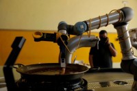 Španci napravili robota koji sprema paelju