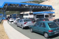 Stanje na putevima: Nema zastoja, na graničnim prelazima čekanje do 30 minuta