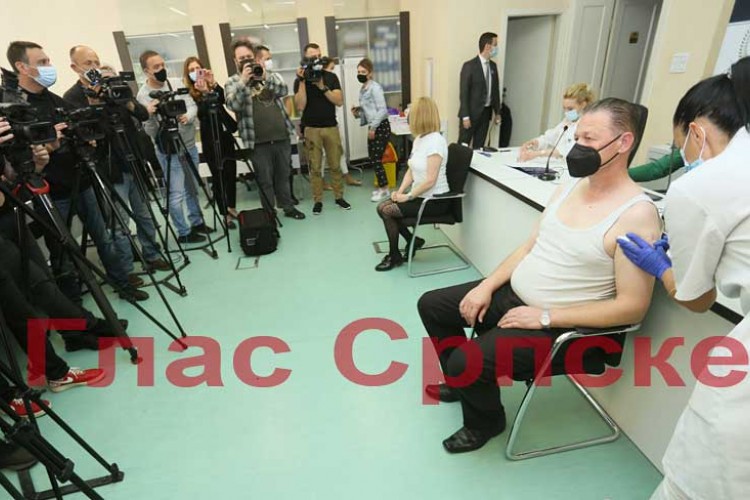 За вакцинацију се пријавило око 700 радника у медијима