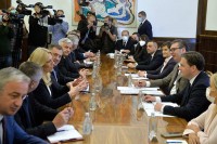 Počeo sastanak Vučića sa delegacijom Srpske