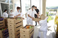 Mozzart у Невесињу наставио акцију подјеле витаминских пакета