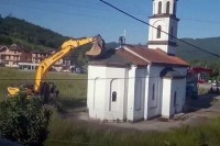 Počelo uklanjanje crkve u Konjević Polju