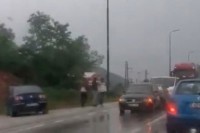 Velika gužva zbog sudara tri vozila u Poturovićima