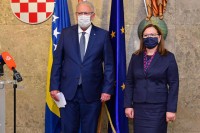 Vlada Hrvatske donirala 30.000 doza vakcina za prioritetne grupe u BiH