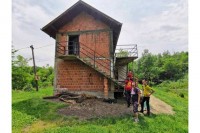 Премијер издвојио 30.000 КМ за куповину куће породици Обрадовић из Модриче