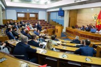 Burno u Skupštini: Reagovali DF i opozicija, Krivokapić napustio salu