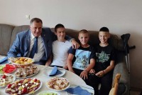 Milorad Dodik posjetio Strahinju Rosuljaša: Mladi sportista nakon operacije ostvaruje snove