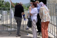 Građani Sarajevo ogorčeni, došli po revakcinu, a vakcine nema