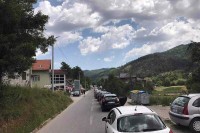 Građani BiH koji su krenuli na vakcinaciju u Srbiju na granici čekaju i po tri sata