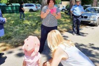 Дружење Жељке Цвијановић са учесницима марша “12 километара за 12 звјездица”