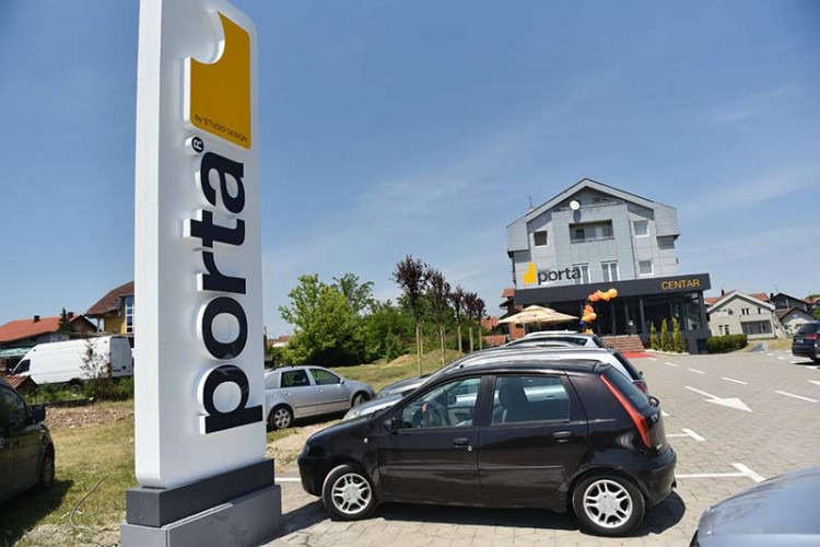 Razni modeli vrata, prozora i tendi samo su dio onog što nudi „PORTA“