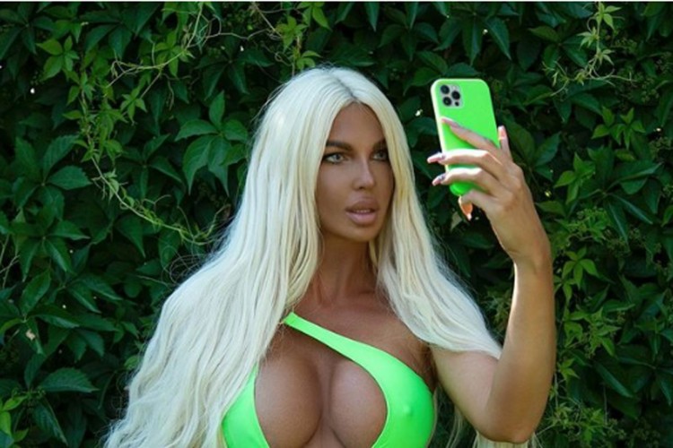 Jelena Karleuša poznata je po provokativnim fotografijama, a njena bikini izdanja daleko su najzapaženija.