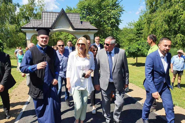 У Дугој Њиви код Модриче служен парастос за погинуле у операцији “Коридор” 1992. године