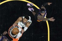 Finiks u finalu NBA lige poveo protiv Milvokija