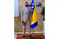 Urnebesne reakcije na Novalićev modni promašaj: Kako li se ovo kopča...